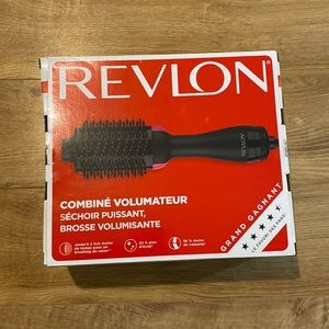 Revlon one step volumizer. New in package!!